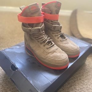 NIKE Mens Special Force Af1 Air Force Ones Khaki-Rush Coral Sneaker Boots